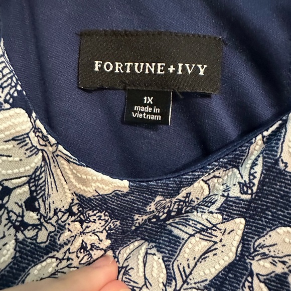 Lot of two 1X floral knit dresses from Stitch Fix (Fortune + Ivy) - Picture 8 of 9